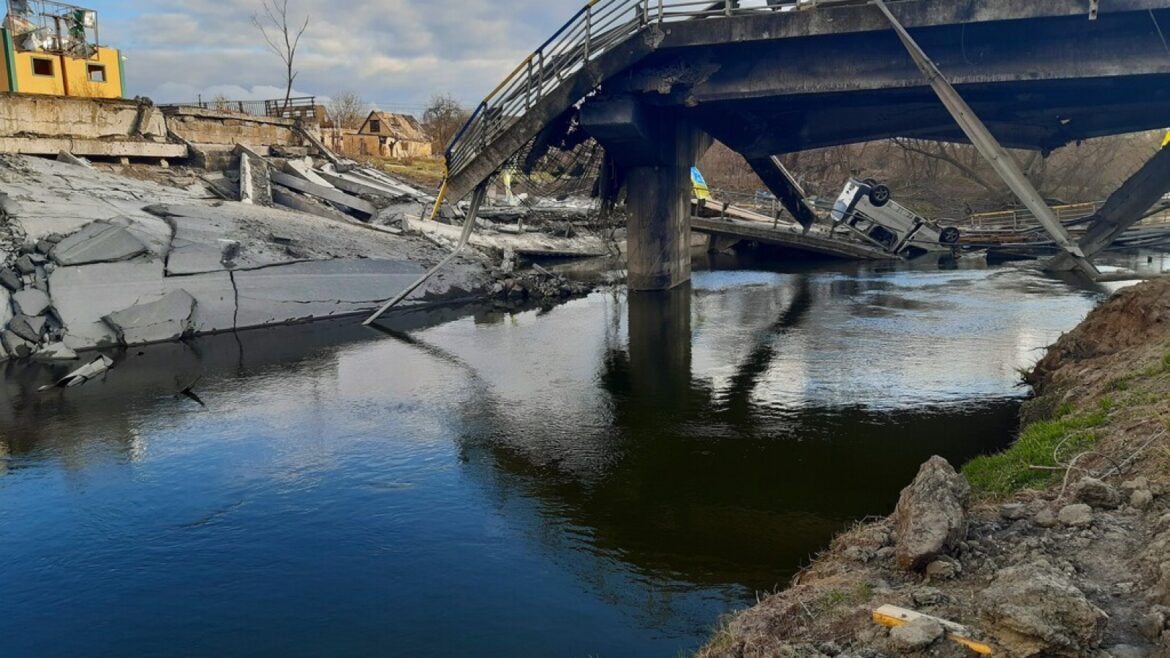 Rusia destruye un puente con 43 drones FPV y cambia las reglas de la guerra - drones FPV puente