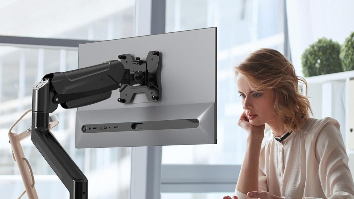 Soporte VESA: el accesorio clave para mejorar tu postura frente al PC
