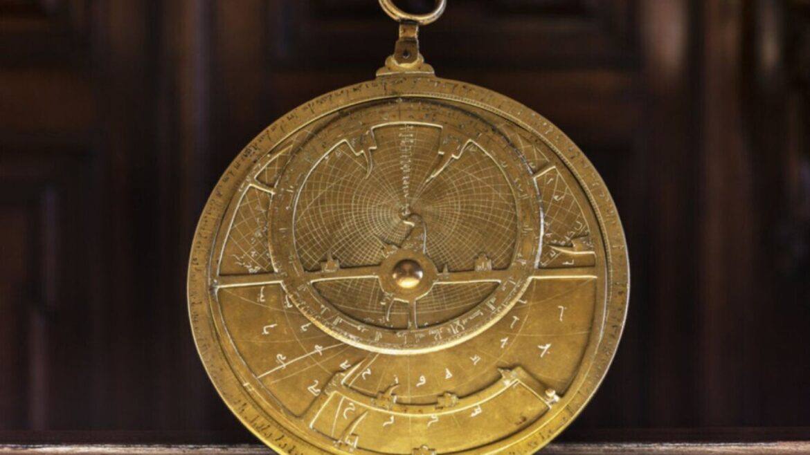 Astrolabio islámico del siglo XI: el "smartphone" medieval que unió tres culturas