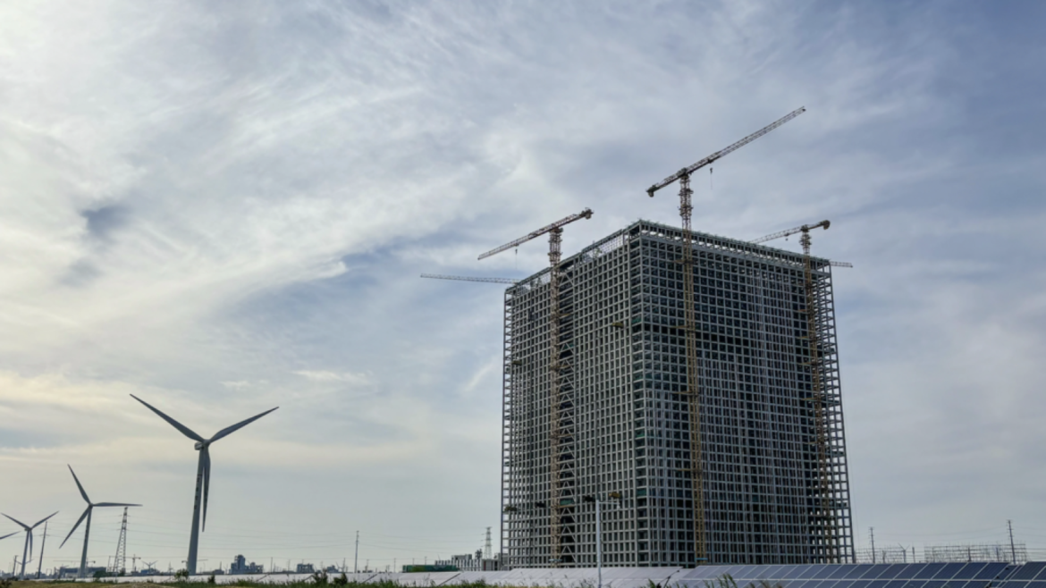 China levanta una torre secreta que esconde energía sin litio - batería gravitacional