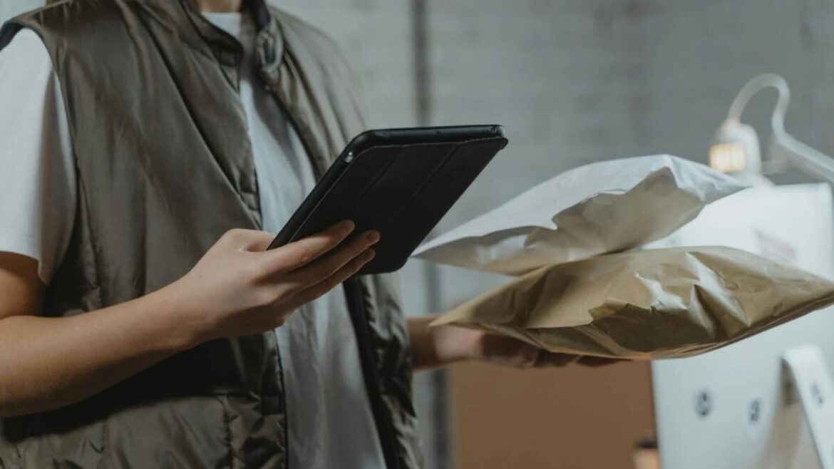 Paquetes no solicitados de Amazon y Temu: qué es el brushing y por qué preocupa