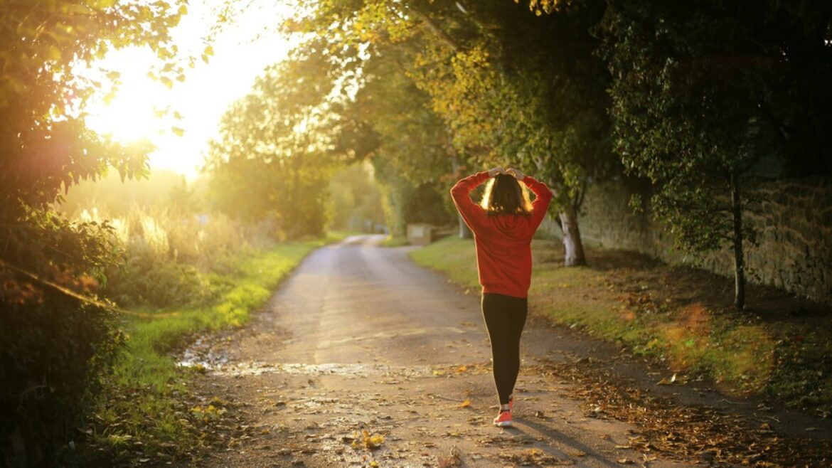 Caminar dispara tu creatividad: la ciencia revela por qué funciona - caminar y creatividad