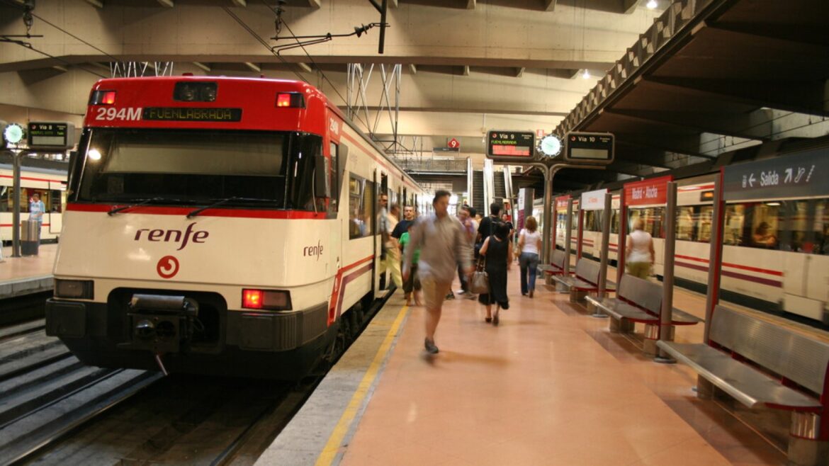 Renfe convierte los Cercanías de Madrid en saunas: denuncia por riesgo grave - Cercanías Madrid aire acondicionado