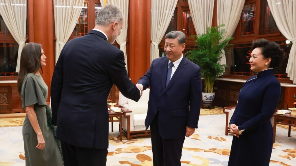 Xi Jinping regala un móvil chino al rey Felipe VI en plena tensión europea - móvil chino Felipe VI