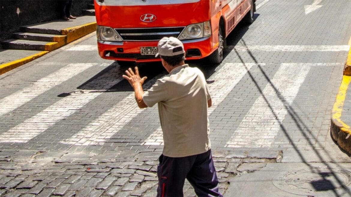La psicología explica por qué das las gracias a los coches al cruzar - psicología dar las gracias