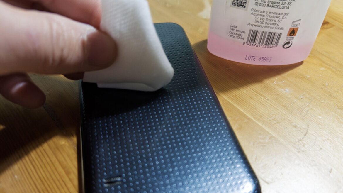 Acetona para eliminar el pegajoso de tus dispositivos: el truco casero definitivo - acetona pegajoso dispositivos