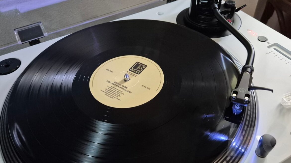 Audio-Technica LP120XBT-USB: el tocadiscos que domina vinilos viejos y nuevos