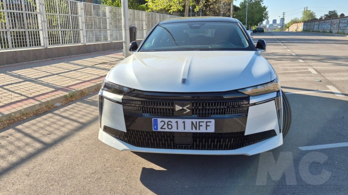DS N°4 Hybrid 145 CV: el acceso al lujo francés por 35.840 euros