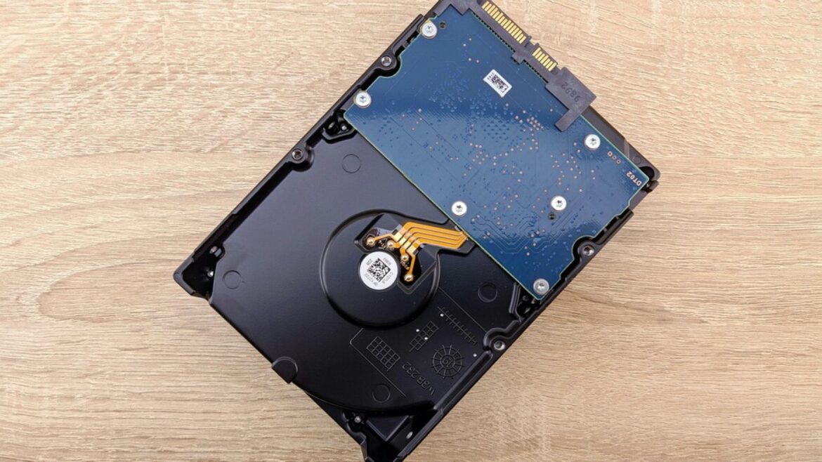 Disco duro de 20 TB por fuera, hierro y pegamento por dentro: la estafa - estafa disco duro