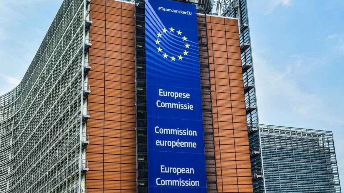 Europa obliga a etiquetar los deepfakes con IA desde el 2 de agosto de 2026 - etiquetar deepfakes IA