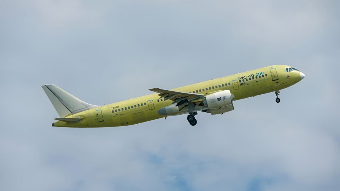 Rusia dice adiós a Boeing y Airbus: el MC-21 ya vuela solo - MC-21 ruso