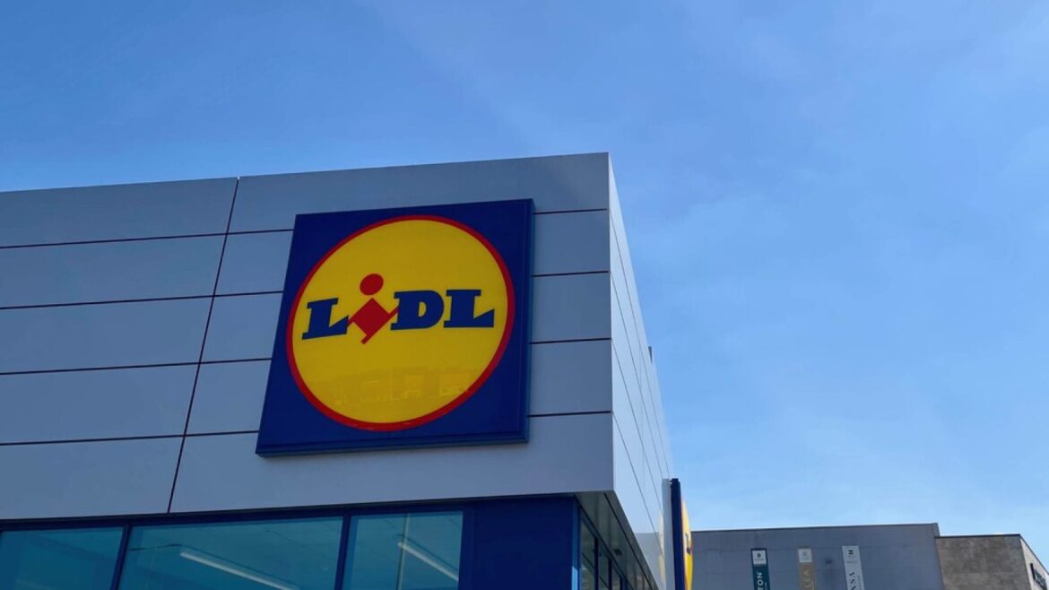 Lidl arrasa con la regleta cubo ideal para el enchufe olvidado del sofá - regleta cubo Lidl