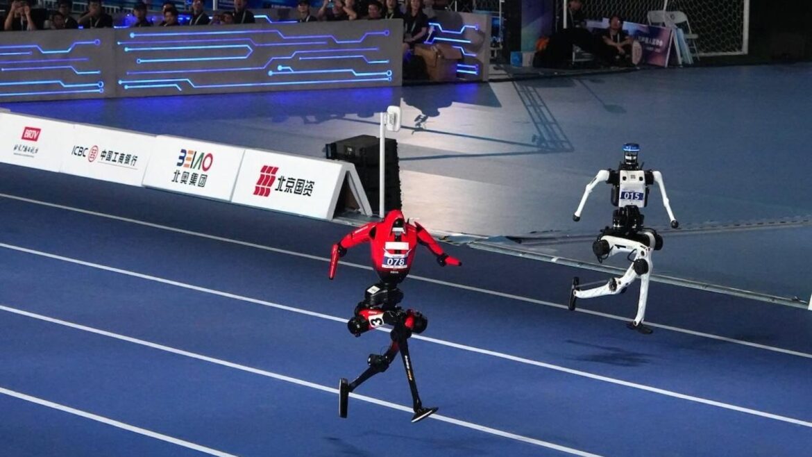 Robots humanoides chinos baten a Usain Bolt en los 100 metros