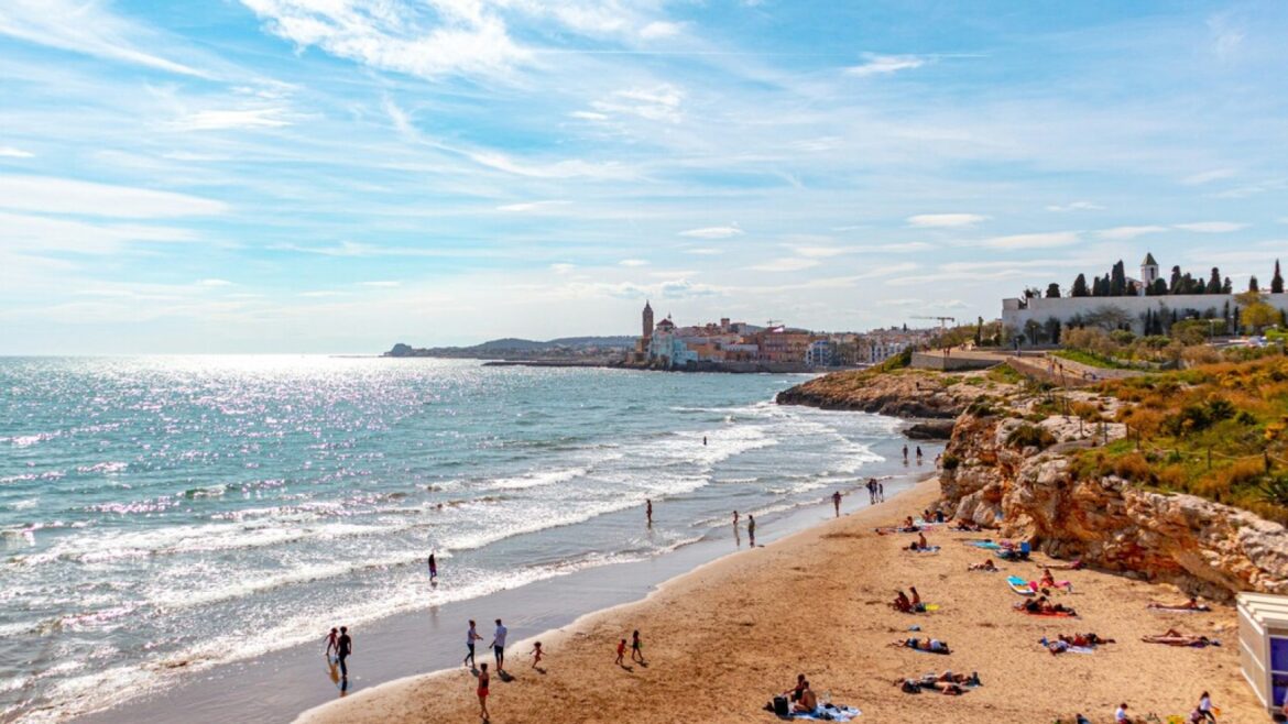 España roza los 100 millones de turistas, pero un enemigo lo amenaza - turismo España récord