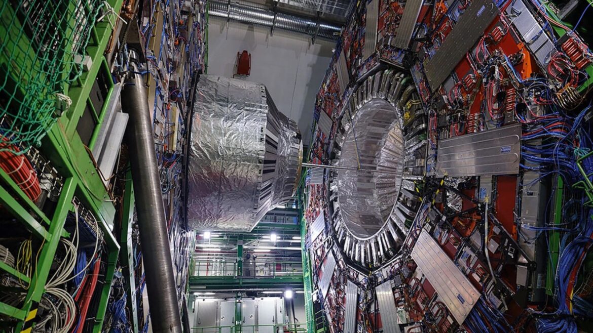 El CERN salva 2.200 ordenadores del abismo: la solución que desafía a Red Hat - CERN Red Hat
