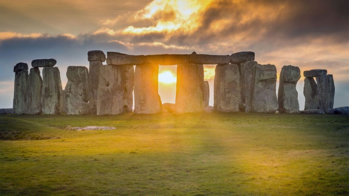 Stonehenge conectado a un IBM en 1961: la teoría que aún divide a los expertos - Stonehenge IBM 1961